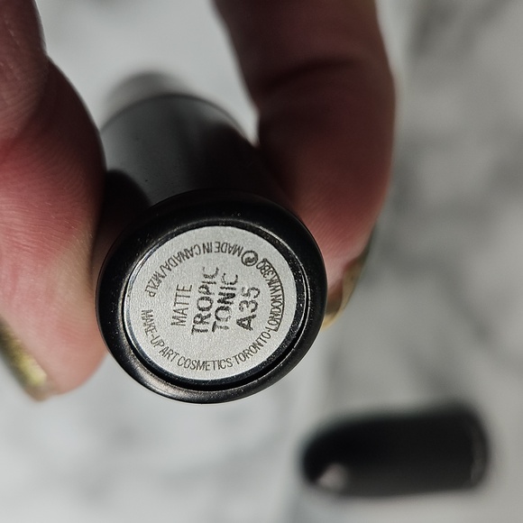 TROPIC TONIC NWOB Matte Lipstick MAC - Picture 7 of 13